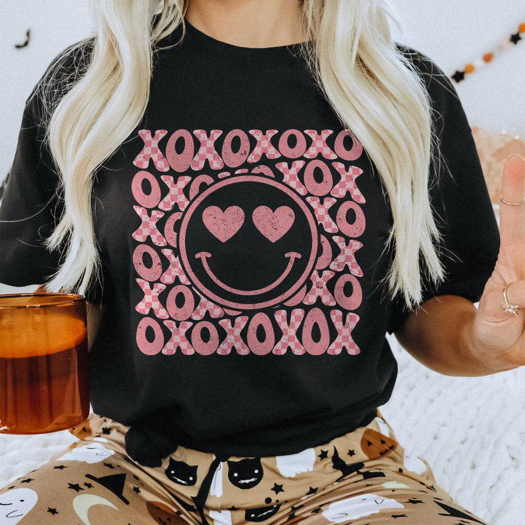 Sandjest Valentine Heart T-shirt Gift for Wife Girlfriend Retro Style Smiling Face